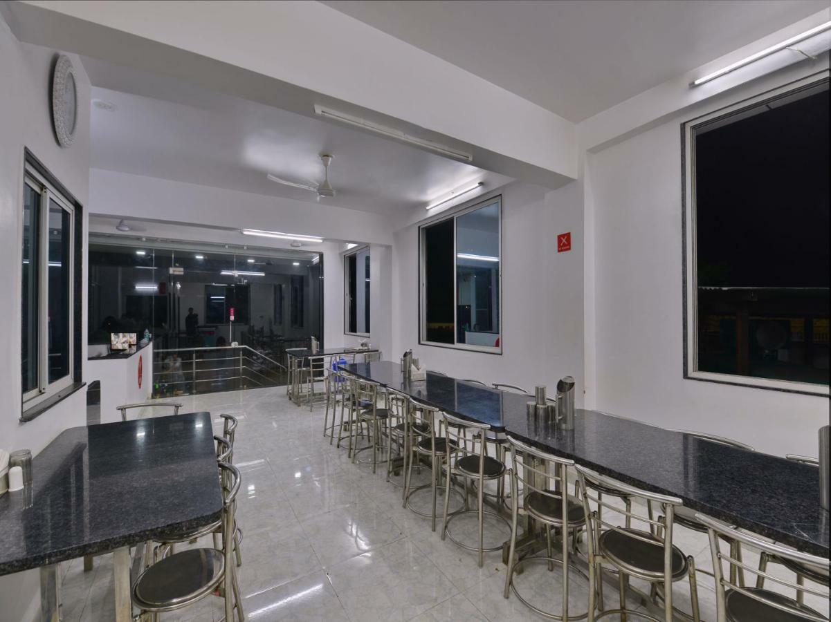 Hotel Oyo 41740 Karnawat
