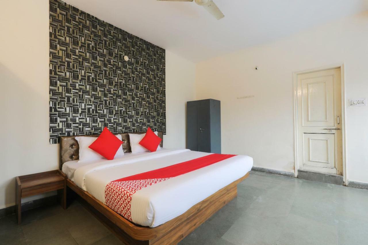 Hotel Oyo 41740 Karnawat Indore